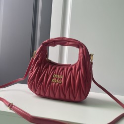 320 M home 5BC125MiuMiu new MiuWander handbags imported lambskin classic brand iconic Matelasse texture embroidery vintage frosted hardware using the round lone curve to retain the proper sense of playfulness the bag type overall stiff and shaped full of 