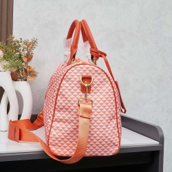 300 Prada 2025 New Printed Nylon Fabric Messenger BagThis messenger bag is made of fabric printed nylon fabric with cross grain cowhide leather in eye catching colorThe print on the bag consists of classic triangles and is very durableYou have a lot of sp