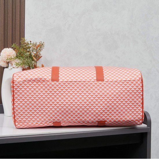 300 Prada 2025 New Printed Nylon Fabric Messenger BagThis messenger bag is made of fabric printed nylon fabric with cross grain cowhide leather in eye catching colorThe print on the bag consists of classic triangles and is very durableYou have a lot of sp