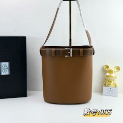 300 Prada Bucket is again the heart of the Prada Tote day slack lazy tote bag really love miserable on the upper body full of high-level sense of daily commuting must have Oh Model No. 085 Size 28X26