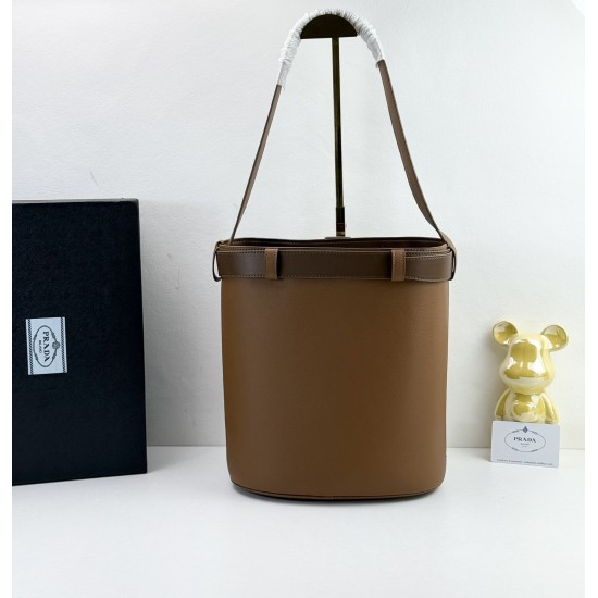 300 Prada Bucket is again the heart of the Prada Tote day slack lazy tote bag really love miserable on the upper body full of high-level sense of daily commuting must have Oh Model No. 085 Size 28X26