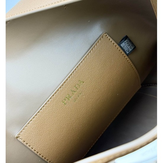 300 Prada Bucket is again the heart of the Prada Tote day slack lazy tote bag really love miserable on the upper body full of high-level sense of daily commuting must have Oh Model No. 085 Size 28X26