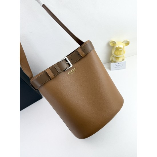 300 Prada Bucket is again the heart of the Prada Tote day slack lazy tote bag really love miserable on the upper body full of high-level sense of daily commuting must have Oh Model No. 085 Size 28X26