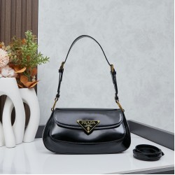 270 with box size 24x12x4 model number 817 prada armpit baguette cowhide version p2PRADA new baguette armpit bag at a glance vintage and high-level bag can be shoulder and crossbody full of high-level sense of the back on the body in seconds into temperam