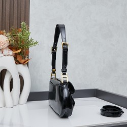 270 with box size 24x12x4 model number 817 prada armpit baguette cowhide version p2PRADA new baguette armpit bag at a glance vintage and high-level bag can be shoulder and crossbody full of high-level sense of the back on the body in seconds into temperam