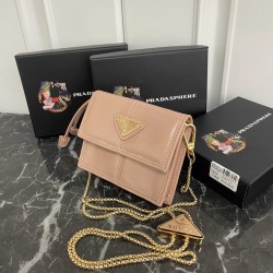 PRADA Prada oiled and enameled metal triangle logo snap closure Leather card case Regular Women's No. 312 Color Black Pink Gray