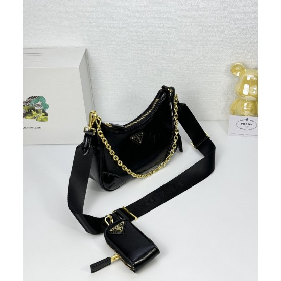 OILED LEATHER VINTAGE NEW RISE TRIPLE REPRODUCTION 2005 ICONIC STYLE SHOULDER BAG Coalescing Prada's design codes into a sophisticated and versatile silhouette creates a dialogue between past and present styles ADJUSTABLE SHOULDER STRAP METAL COMPONENTS D