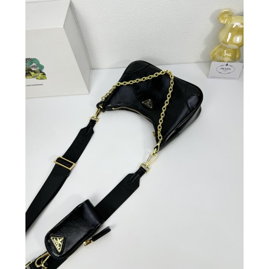 OILED LEATHER VINTAGE NEW RISE TRIPLE REPRODUCTION 2005 ICONIC STYLE SHOULDER BAG Coalescing Prada's design codes into a sophisticated and versatile silhouette creates a dialogue between past and present styles ADJUSTABLE SHOULDER STRAP METAL COMPONENTS D