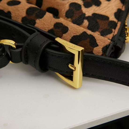 340 with box Prada leopard series each carry out is absolutely beautiful ah sisters Prada leopard series each carry out is absolutely beautiful ah sisters ultra-lightweight capacity new moon bag and softlux two models are equipped with a long crossbody st