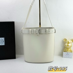 300 Prada Bucket is again the heart of the Prada Tote day slack lazy tote bag really love miserable on the upper body full of high-level sense of daily commuting must have Oh Model No. 085 Size 28X26