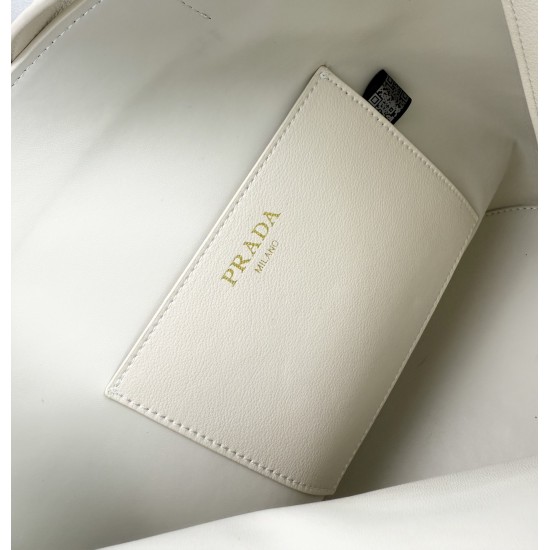 300 Prada Bucket is again the heart of the Prada Tote day slack lazy tote bag really love miserable on the upper body full of high-level sense of daily commuting must have Oh Model No. 085 Size 28X26