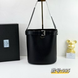 300 Prada Bucket is again the heart of the Prada Tote day slack lazy tote bag really love miserable on the upper body full of high-level sense of daily commuting must have Oh Model No. 085 Size 28X26