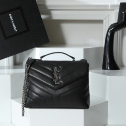 250 St. Laurent Classic Legend Fashion and romance combined with the original YSL family leather is rich in such attributes can not say how fascinating it is just have a kind of magic can attract you is many women's closet in the basic essentials can let 