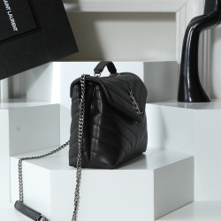 250 St. Laurent Classic Legend Fashion and romance combined with the original YSL family leather is rich in such attributes can not say how fascinating it is just have a kind of magic can attract you is many women's closet in the basic essentials can let 