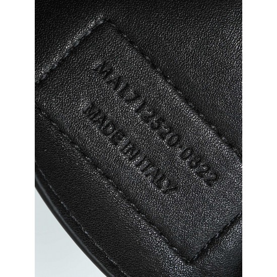 250 St. Laurent Classic Legend Fashion and romance combined with the original YSL family leather is rich in such attributes can not say how fascinating it is just have a kind of magic can attract you is many women's closet in the basic essentials can let 