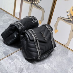 250 silver buckleSaint Laurent's classic and legendary combination of fashion and romanceYSL's original leather pattern is rich in such attributesI can't tell you how fascinating it is, but there is a kind of magic that can draw you inIt is a basic necess