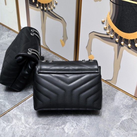 250 silver buckleSaint Laurent's classic and legendary combination of fashion and romanceYSL's original leather pattern is rich in such attributesI can't tell you how fascinating it is, but there is a kind of magic that can draw you inIt is a basic necess