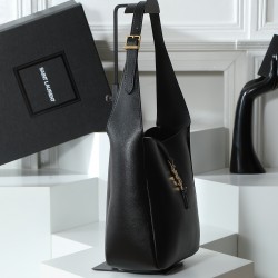 260 only genuine leather YSL explosive LE 5A7 underarm bag this year's hot vintage models underarm bag has been very popular full leather fine smooth package design and very simple and advanced capacity enough to use lightweight can be loaded and not out 