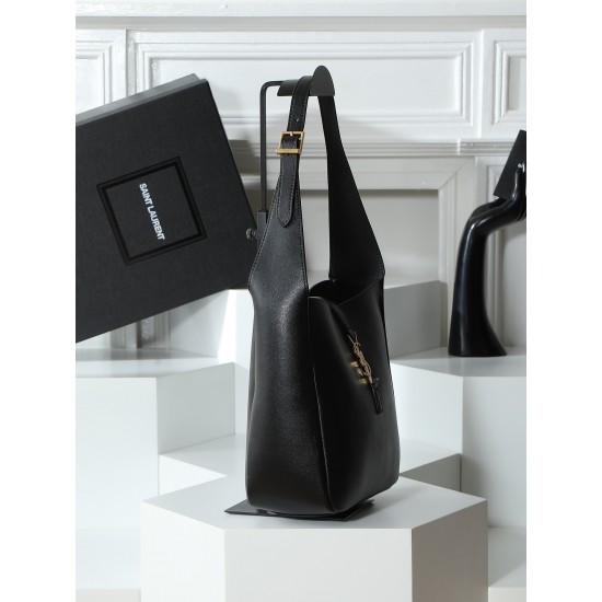 260 only genuine leather YSL explosive LE 5A7 underarm bag this year's hot vintage models underarm bag has been very popular full leather fine smooth package design and very simple and advanced capacity enough to use lightweight can be loaded and not out 