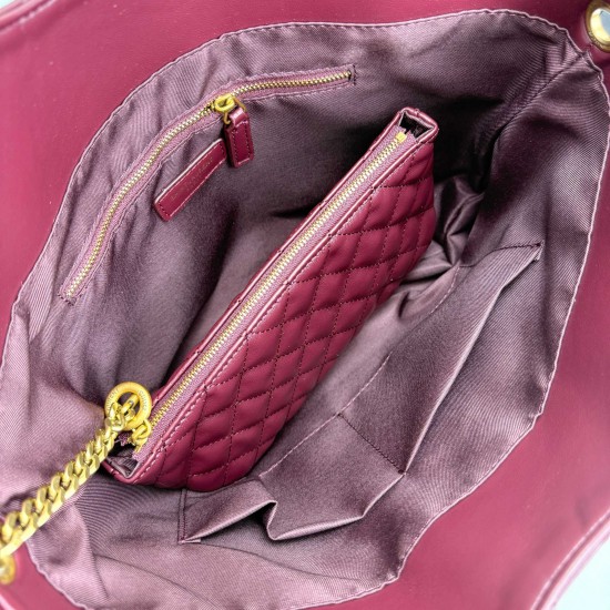 250 YsL most explosive new medium Tote ICAREROSEysl Saint Laurent one of the best bags of the year the most explosive new Tote ICAREROSE the same model gold large logo with all black lambskin super air inside there is a detachable zipper bag This season w