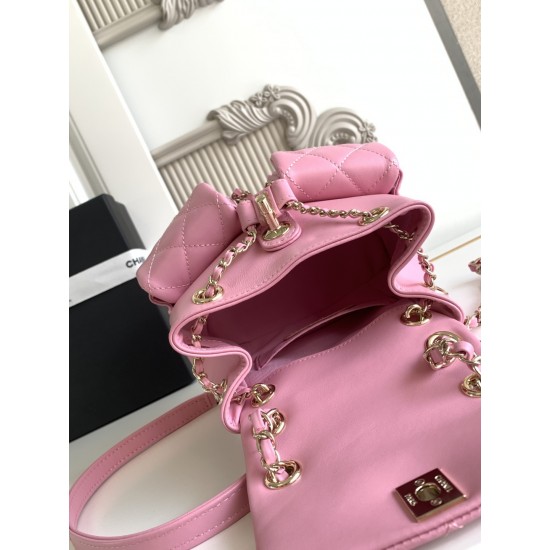 660 Chanel 23P super hot plain calf leather double backpack model 3787 The physical is very small and the old duma about the same size Undoubtedly still a premium model is very difficult to buy On the body is very good with the very durable will become a 