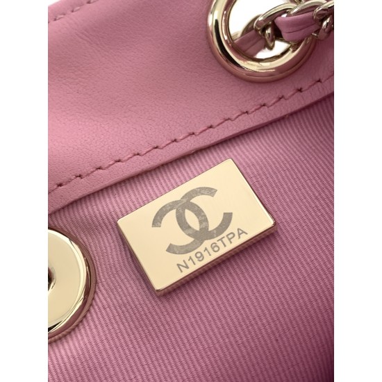 660 Chanel 23P super hot plain calf leather double backpack model 3787 The physical is very small and the old duma about the same size Undoubtedly still a premium model is very difficult to buy On the body is very good with the very durable will become a 