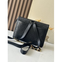 1200 Bei sister-in-law same Chanel absolute large gold buckle backpack bag spot Chanel Classic Flap Bag is the old master took over Chanel in 1983 after the design of Ms. Chanel slightly modified re-launched the work is also the old master himself the mos