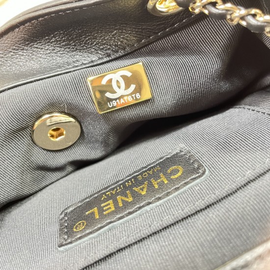 730 Black Cowhide Plain Large 23P Super hot double backpack in kind is very small and about the same size as the old duma color color no doubt or premium models are very difficult to buy bitter on the body is very good with the very durable absolutely wil