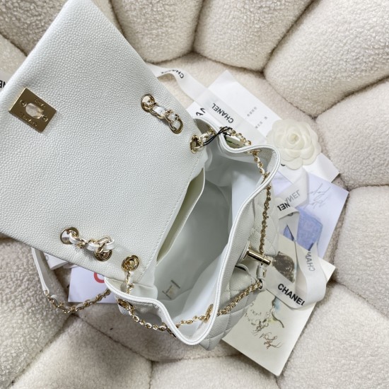 730 white large 23P super hot double backpack physical very small and the old duma about the same size color color undoubtedly still premium models are very difficult to buy bitter on the body is very good with the very durable absolutely will become a cl