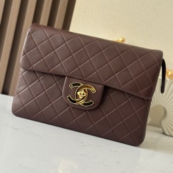 1200 Bei sister-in-law same Chanel absolute large gold buckle backpack bag spot Chanel Classic Flap Bag is the old master took over Chanel in 1983 after the design of Ms. Chanel slightly modified re-launched the work is also the old master himself the mos