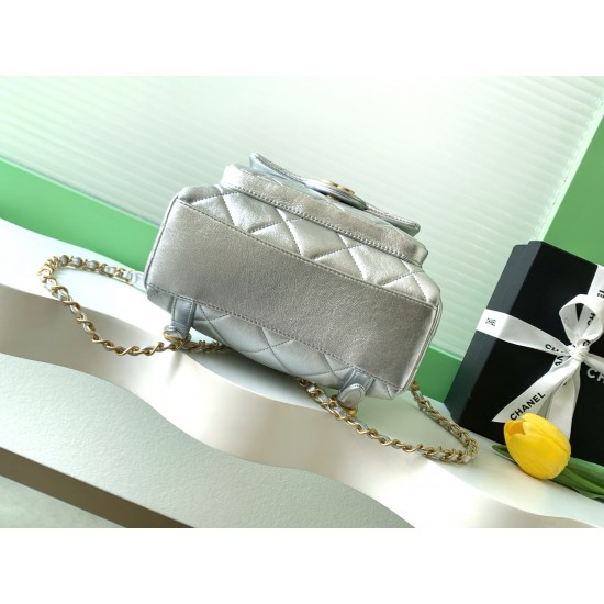 860 Chanel 25k Silver Shoulder Bag Super cool silver is also a color that has been out for many seasons Enough to hold a sense of fashionable atmosphere Small school bag with good capacity Shoulder strap with adjustable position Suction buckle pocket on t