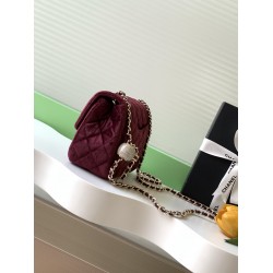 650 25a beauty diamond ball cf velvet bag how can be so good looking velvet texture is also advanced even if you have seen countless chanel still can sink at a glance this bag diamond ball on each diamond is very delicate a lot of people say that the velv