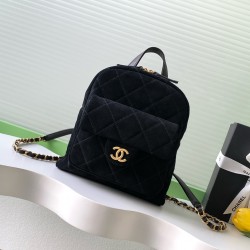 730 Chanel 25k Shoulder Bag Frosted leather is super cool and has come out in many seasonal colors enough to hold a sense of fashionable atmosphere Small school bag with good capacity Shoulder strap with adjustable position also has a small pocket with su