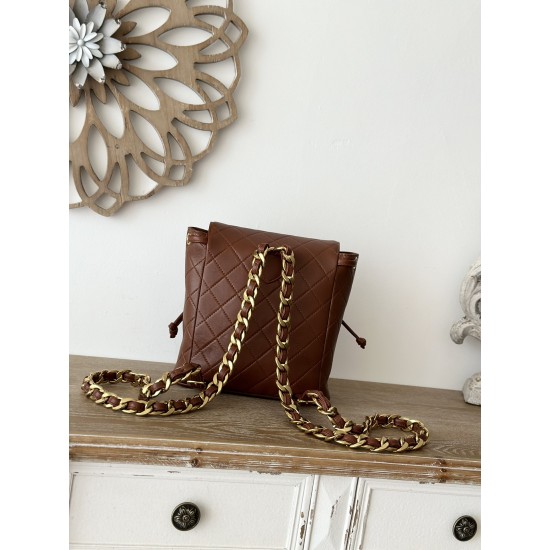 950 In stock ChaneVintage Shoulder Bag It's no exaggeration to say that this is a vintage backpack that can be passed on to future generations Classic double c logo diamond plaid with gold metal Leather chain shoulder straps textured lambskin leather is s