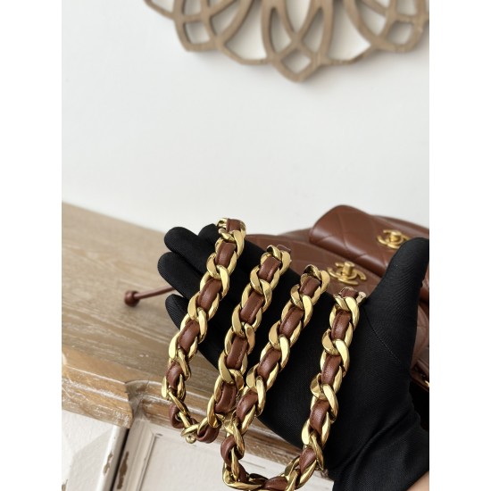 950 In stock ChaneVintage Shoulder Bag It's no exaggeration to say that this is a vintage backpack that can be passed on to future generations Classic double c logo diamond plaid with gold metal Leather chain shoulder straps textured lambskin leather is s