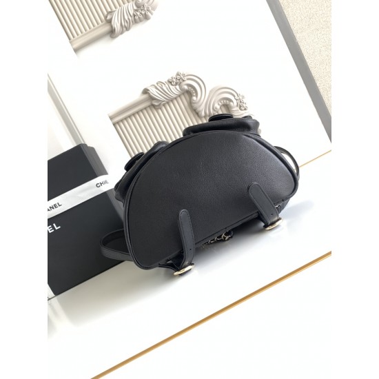 700 Chanel 23P super hot plain calf leather double backpack model 3860 The physical is very small and the old duma about the same size Undoubtedly still a premium model is very difficult to buy On the body is very good with the very durable will become a 