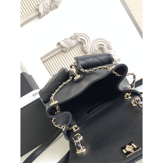 700 Chanel 23P super hot plain calf leather double backpack model 3860 The physical is very small and the old duma about the same size Undoubtedly still a premium model is very difficult to buy On the body is very good with the very durable will become a 