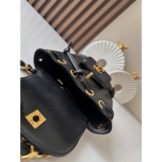 850 Upgrade back to stock ChaneVintage shoulder bag It's no exaggeration to say that this is a vintage backpack that can be passed on to future generations Classic double c logo diamond pattern with gold metal Leather chain shoulder straps texture full la
