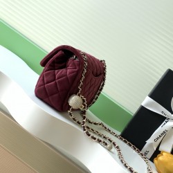 680 25a beauty diamond ball cf velvet bag how can be so good looking velvet texture is also advanced even if you have seen countless chanel can still sink at a glance this bag diamond ball on each diamond is very delicate a lot of people say that the velv