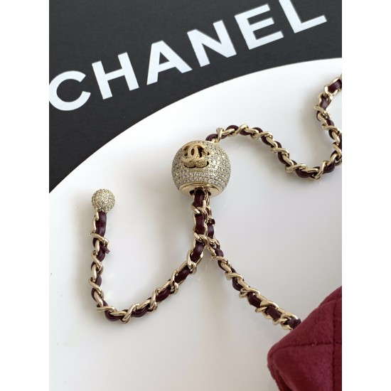680 25a beauty diamond ball cf velvet bag how can be so good looking velvet texture is also advanced even if you have seen countless chanel can still sink at a glance this bag diamond ball on each diamond is very delicate a lot of people say that the velv