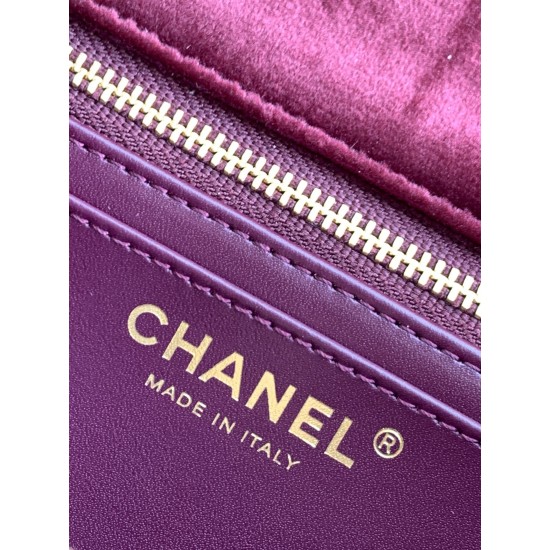 680 25a beauty diamond ball cf velvet bag how can be so good looking velvet texture is also advanced even if you have seen countless chanel can still sink at a glance this bag diamond ball on each diamond is very delicate a lot of people say that the velv