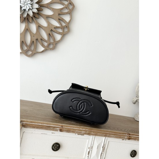 950 In stock ChaneVintage shoulder bag It is no exaggeration to say that this is a vintage backpack that can be passed on to future generations Classic double c logo diamond pattern with gold metal Leather chain shoulder straps texture full of lambskin le