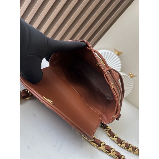 950 Upgrade back to stock ChaneVintage shoulder bag It's no exaggeration to say that this is a vintage backpack that can be passed on to future generations Classic double c logo diamond pattern with gold metal Leather chain shoulder strap texture full of 