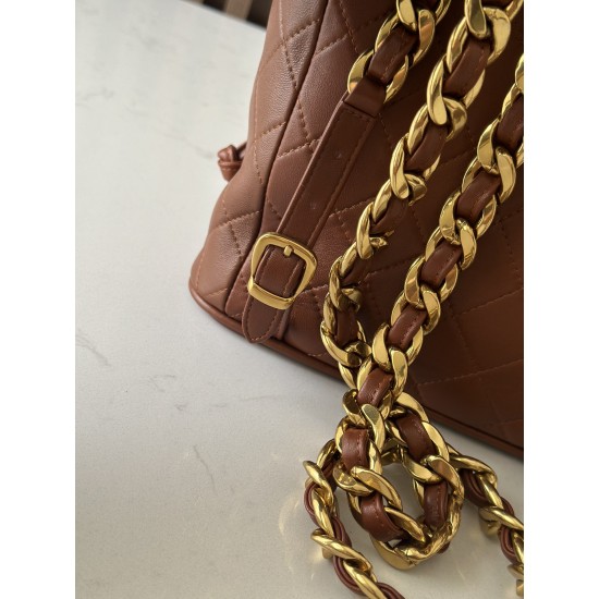 950 Upgrade back to stock ChaneVintage shoulder bag It's no exaggeration to say that this is a vintage backpack that can be passed on to future generations Classic double c logo diamond pattern with gold metal Leather chain shoulder strap texture full of 