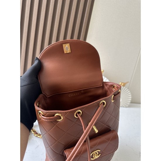 950 Upgrade back to stock ChaneVintage shoulder bag It's no exaggeration to say that this is a vintage backpack that can be passed on to future generations Classic double c logo diamond pattern with gold metal Leather chain shoulder strap texture full of 