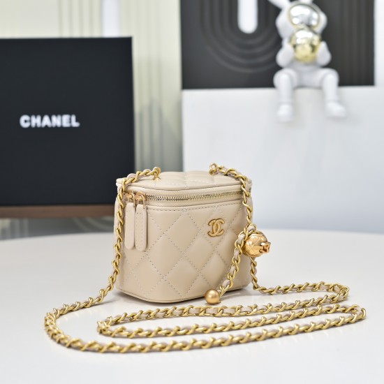550 top version of the gold ball box bag exquisite chic chain small cosmetic case decent square shape mini cute invincible a small space in addition to the phone to put not trivial small objects are still quite able to store the decorative metal ball adju