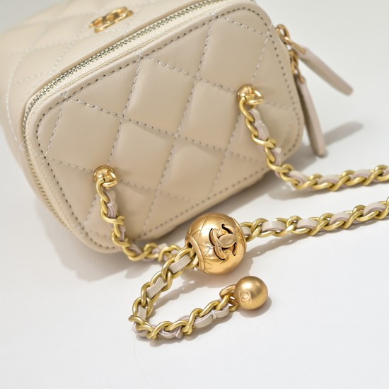 550 top version of the gold ball box bag exquisite chic chain small cosmetic case decent square shape mini cute invincible a small space in addition to the phone to put not trivial small objects are still quite able to store the decorative metal ball adju