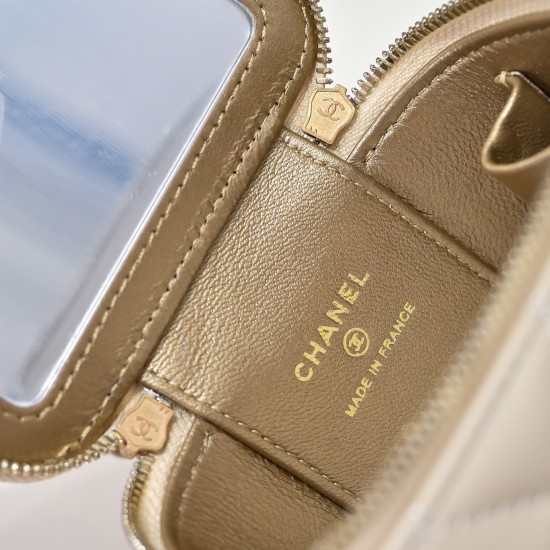 550 top version of the gold ball box bag exquisite chic chain small cosmetic case decent square shape mini cute invincible a small space in addition to the phone to put not trivial small objects are still quite able to store the decorative metal ball adju