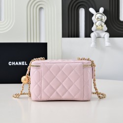 590 top version of the steel and gold ball box bag exquisite chic chain small cosmetic case decent square shape mini cute invincible a small space in addition to the phone to put not trivial small objects or quite can be stored decorative metal ball adjus