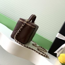 650 Chanel 25k large lattice box bag classic lattice pattern with caviar cowhide texture really no words hardware double C label exquisite and high-level handheld and chain shoulder back two kinds of back too poke me daily loaded with lipstick and powder 